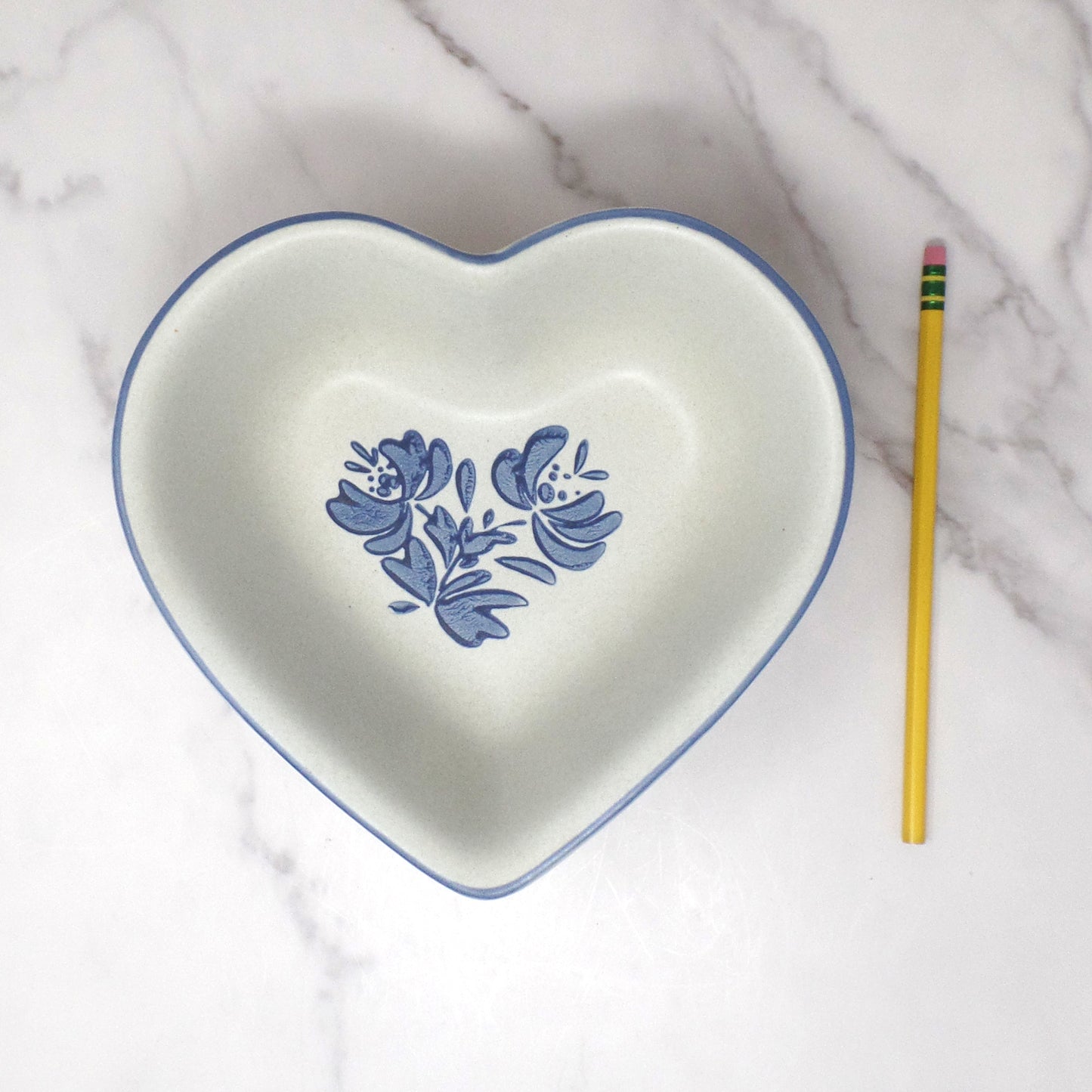 Vintage Ceramic Pfaltzgraff Yorktowne 8" Heart Bowl (1980s-90s)