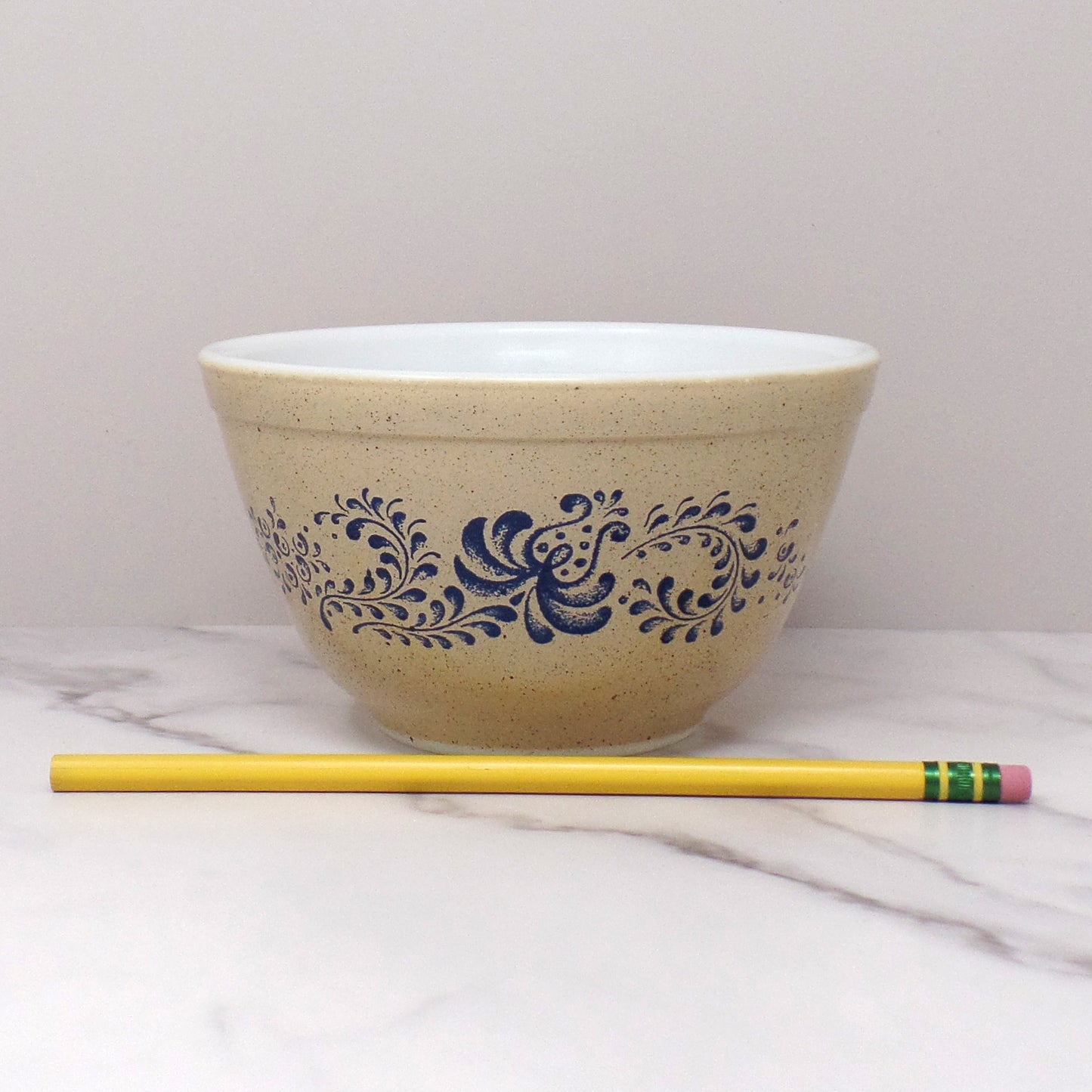 Vintage Pyrex 401 Mixing Bowl, 1-1/2 Pt - Homestead (1977-1980)