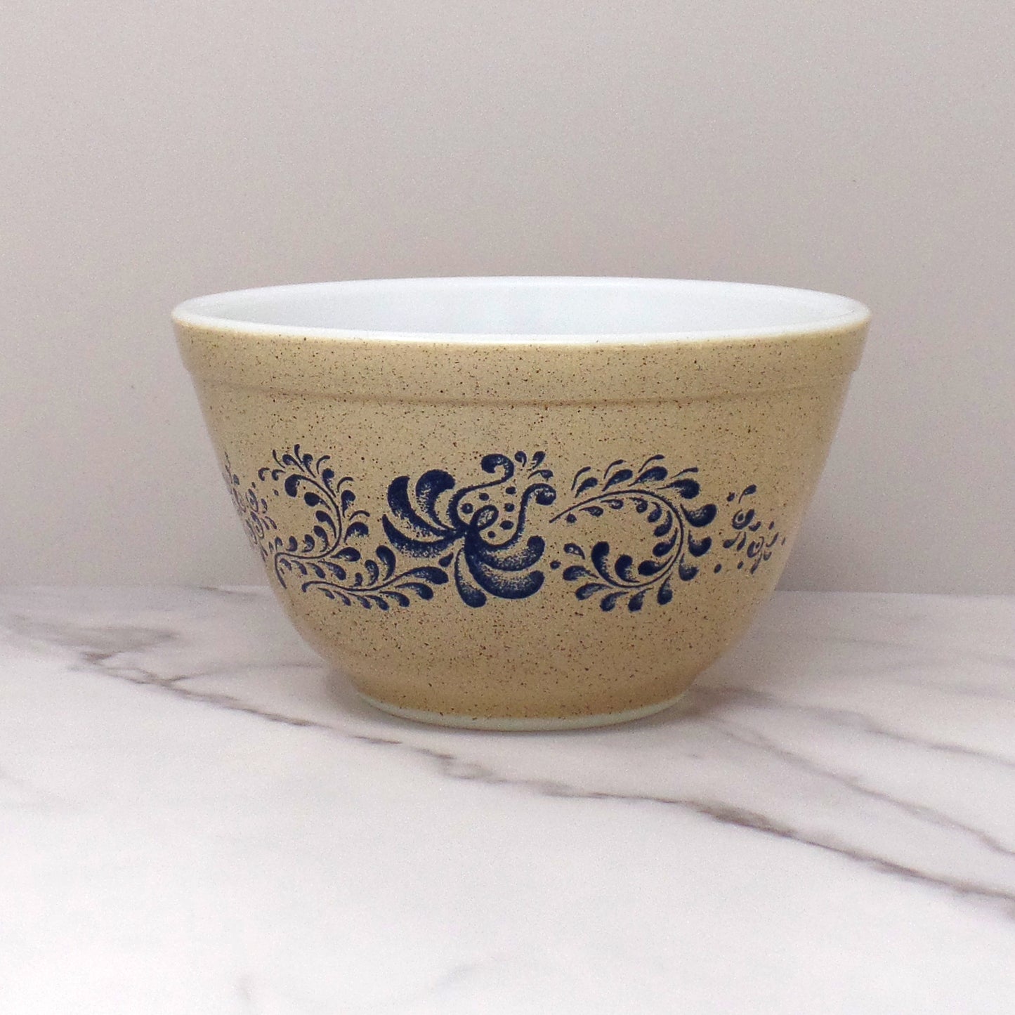 Vintage Pyrex 401 Mixing Bowl, 1-1/2 Pt - Homestead (1977-1980)