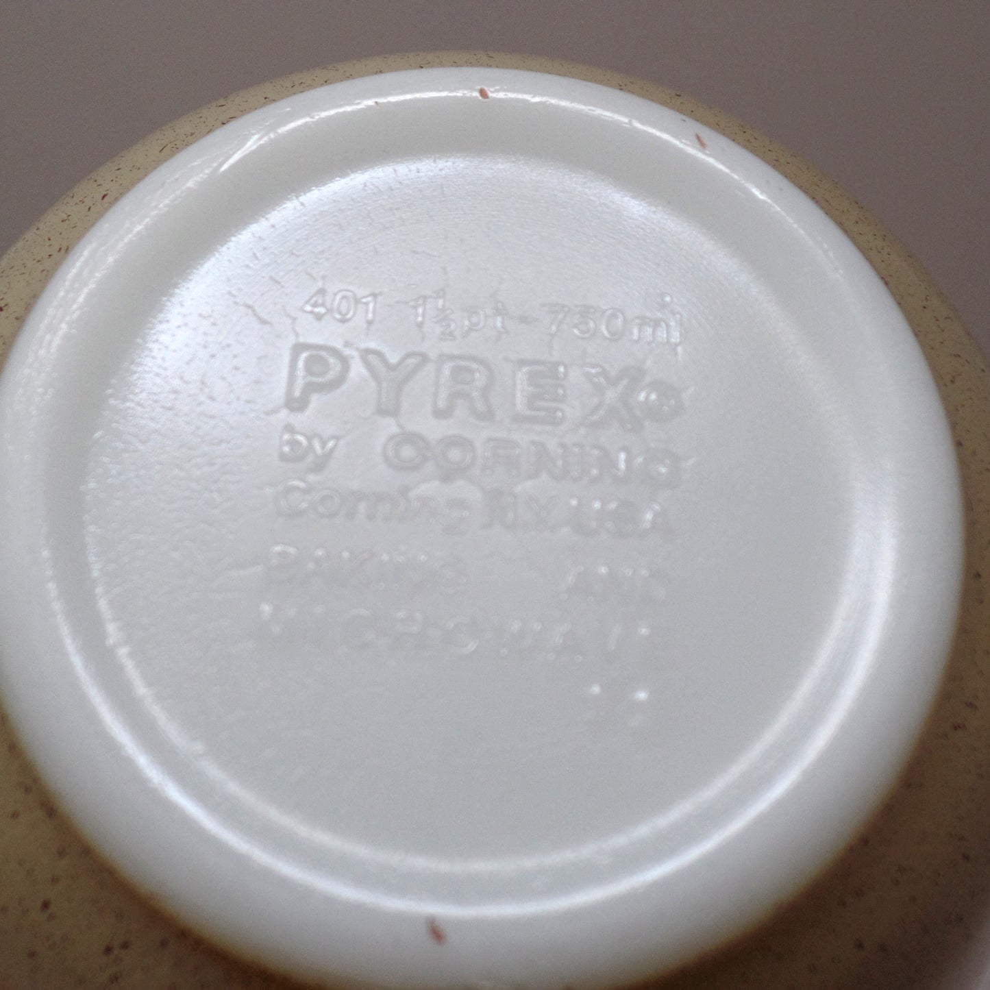 Vintage Pyrex 401 Mixing Bowl, 1-1/2 Pt - Homestead (1977-1980)
