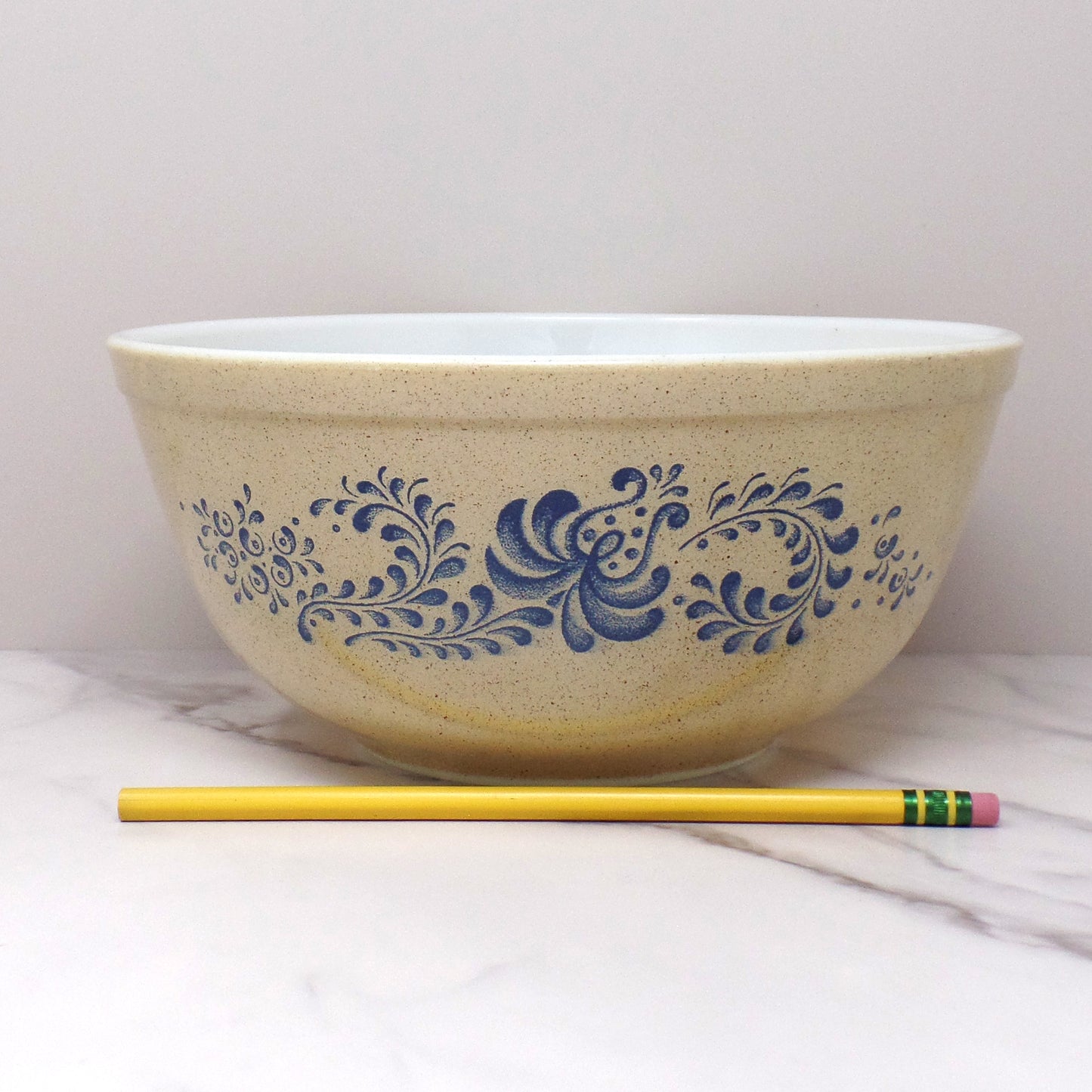 Vintage Pyrex 403 Mixing Bowl, 2-1/2 Qt - Homestead (1976)