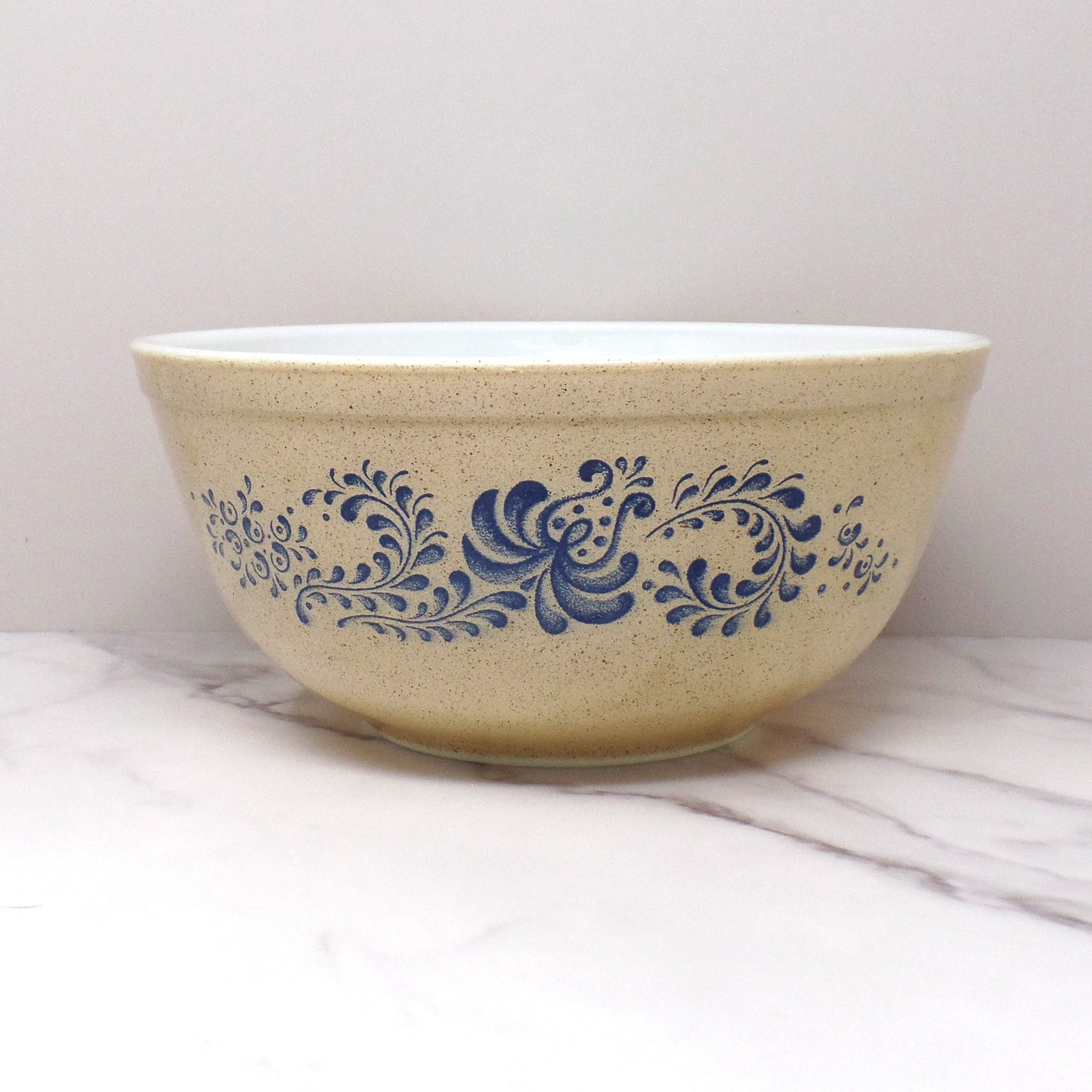 Vintage Pyrex 403 Mixing Bowl, 2-1/2 Qt - Homestead (1976)