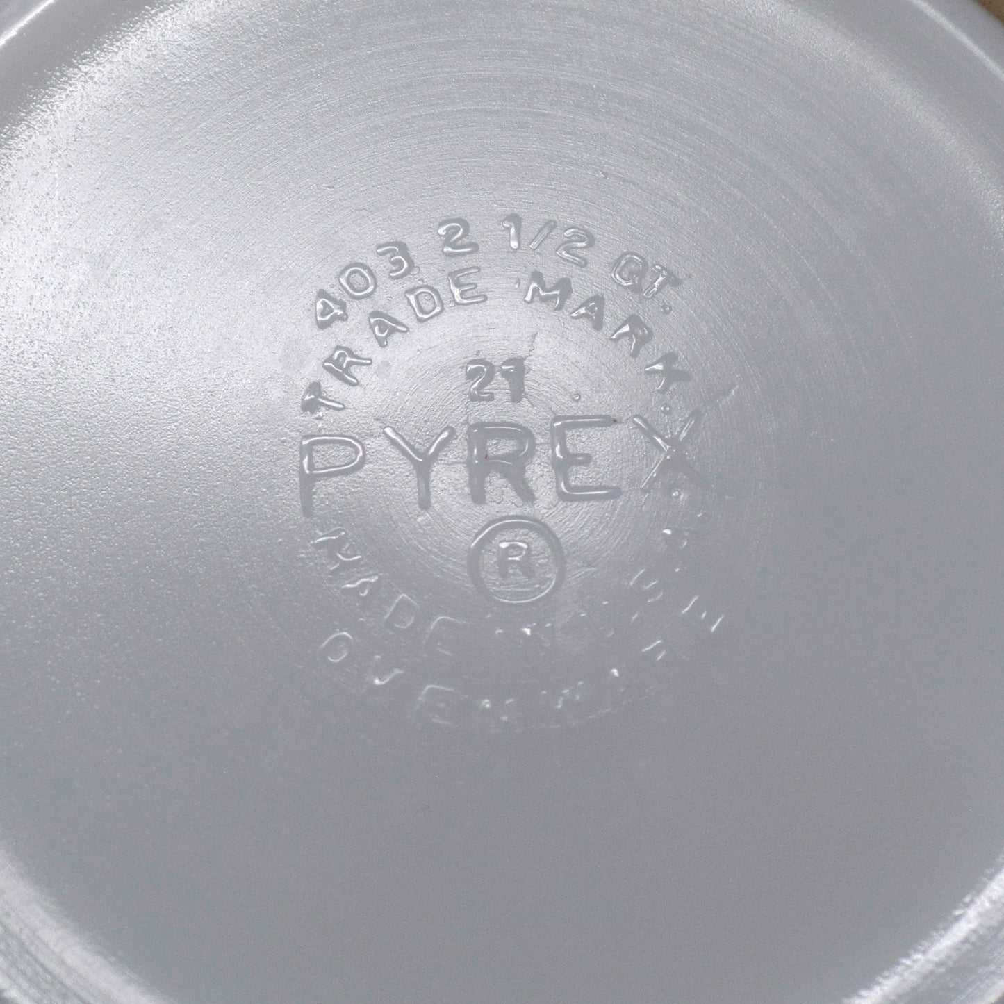 Vintage Pyrex 403 Mixing Bowl, 2-1/2 Qt - Homestead (1976)