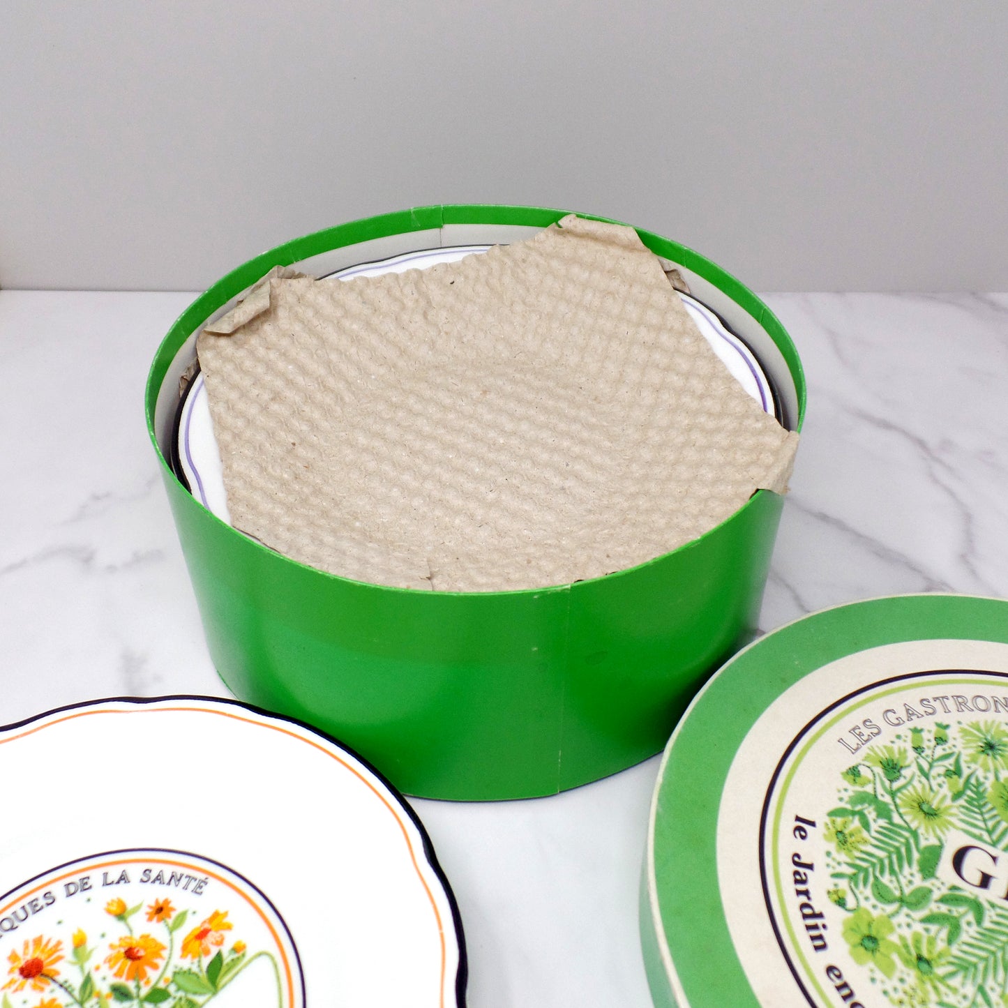 Vintage Gien Les Gastronomiques De La Sante, Le Jardin Enchante Dessert Plates - set of 8 in Original Box (1980s-1990s)