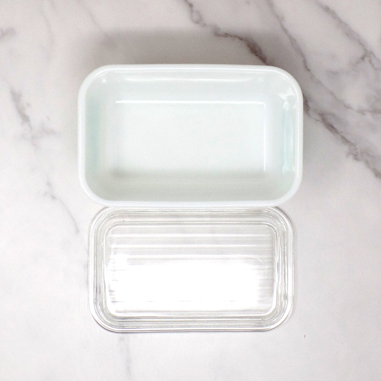 Vintage Pyrex 1 1/2 Pint Refrigerator Dish (502) with Lid, Butterprint (1957-68)