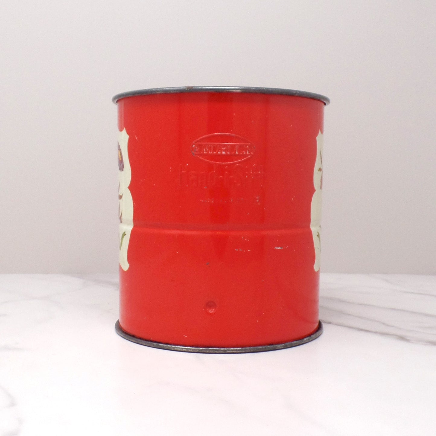 Vintage Androck Hand-i-Sift Sifter with Red Wooden Handle, Floral Pattern (1950s)