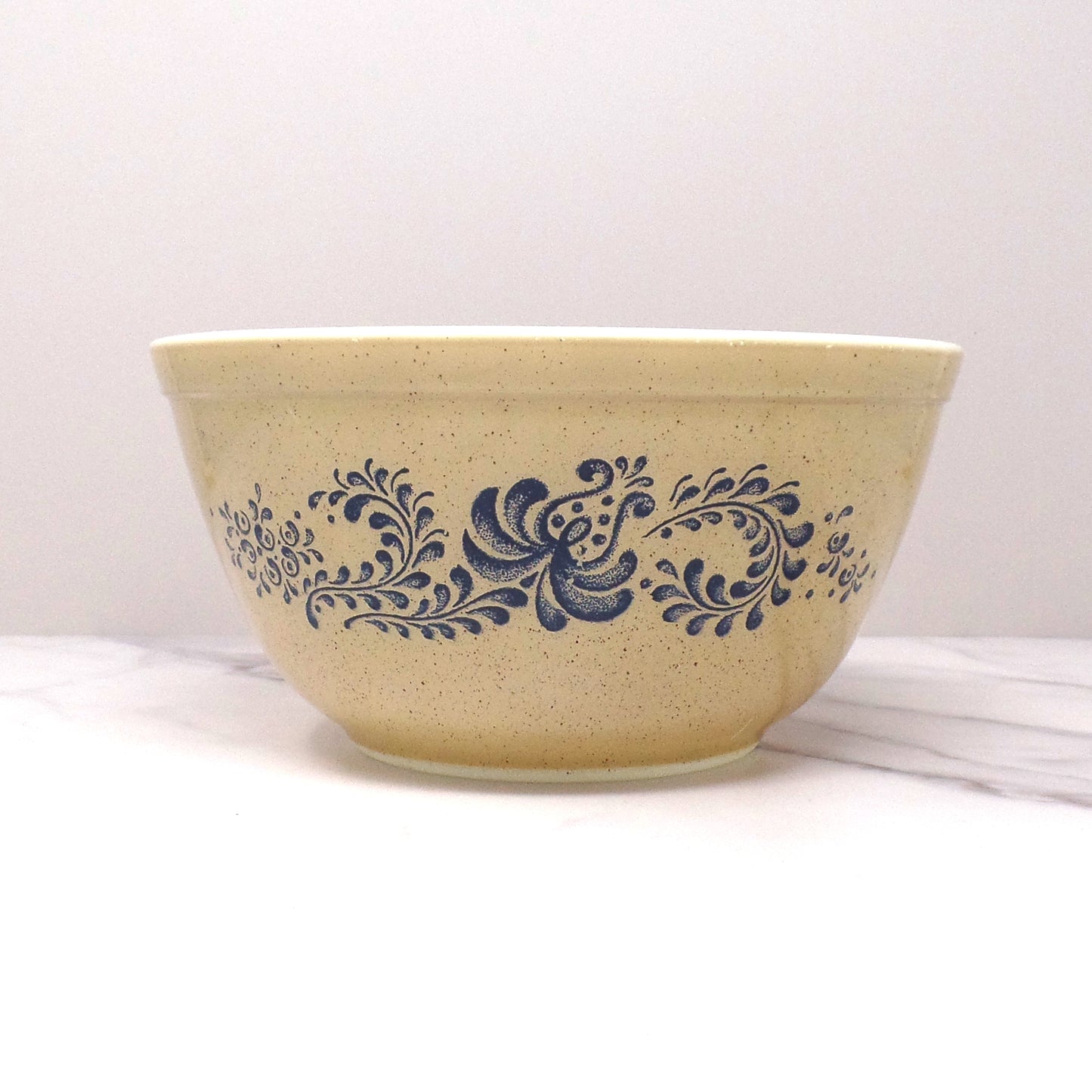 Vintage Pyrex 402 Mixing Bowl, 1 1/2 Qt - Homestead (1976-1980s)