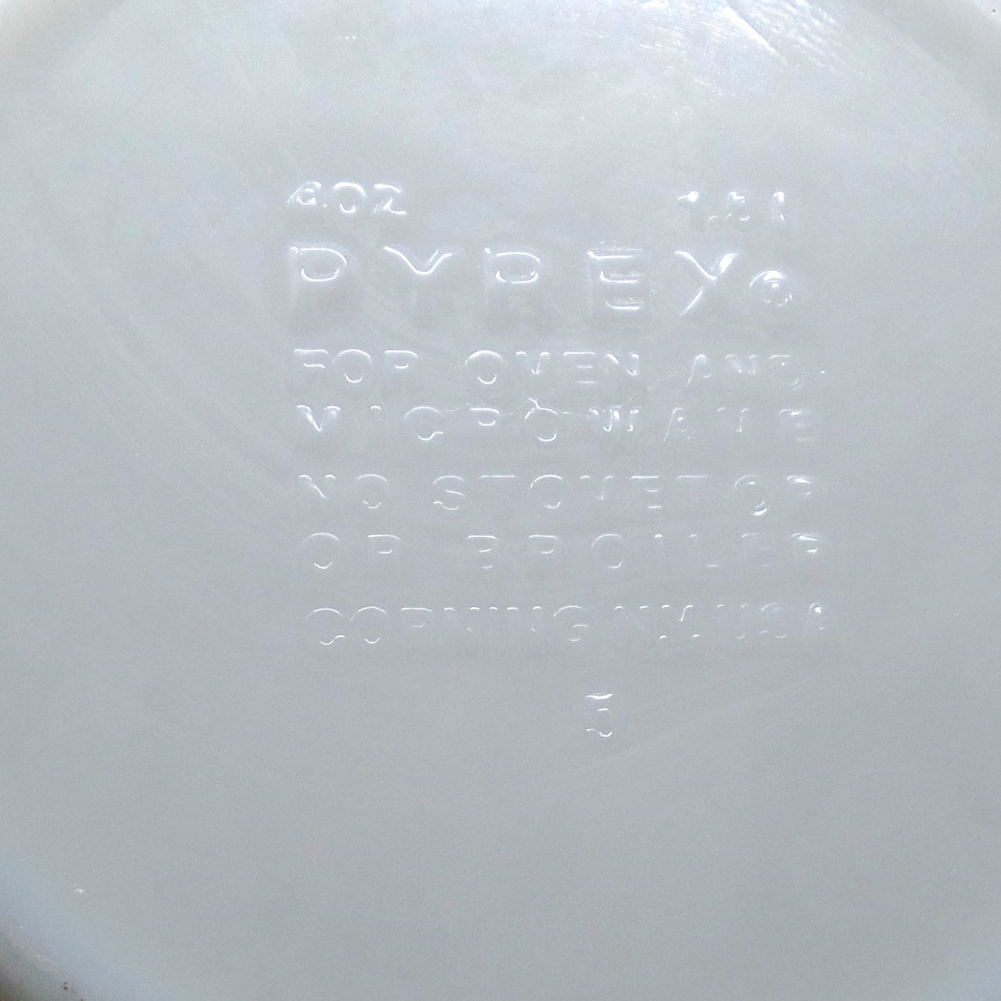 Vintage Pyrex 402 Mixing Bowl, 1 1/2 Qt - Homestead (1976-1980s)