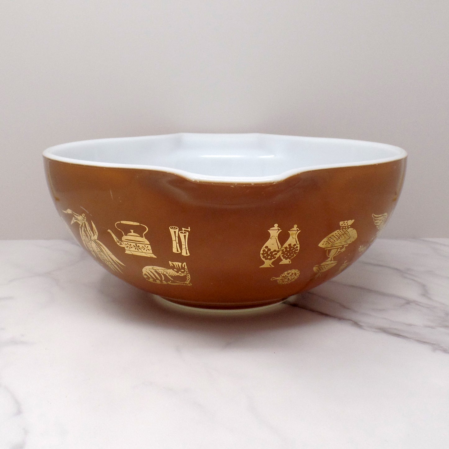 Vintage Pyrex 4 Qt (444) Cinderella Mixing Bowl - Early American (1962-71)