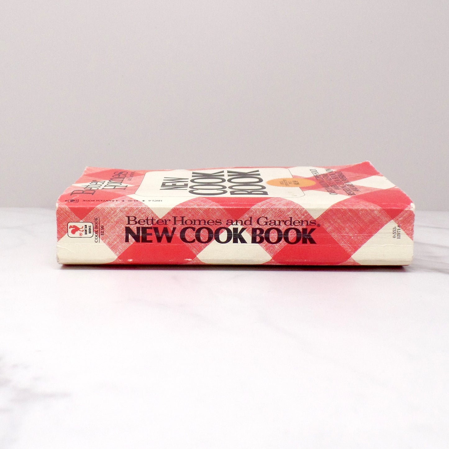 Vintage Cookbook - Better Homes & Gardens New Cook Book, Paperback (1976)