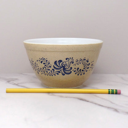 Vintage Pyrex 401 Mixing Bowl, 1-1/2 Pt - Homestead (1977-1980)