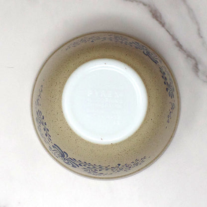 Vintage Pyrex 401 Mixing Bowl, 1-1/2 Pt - Homestead (1977-1980)