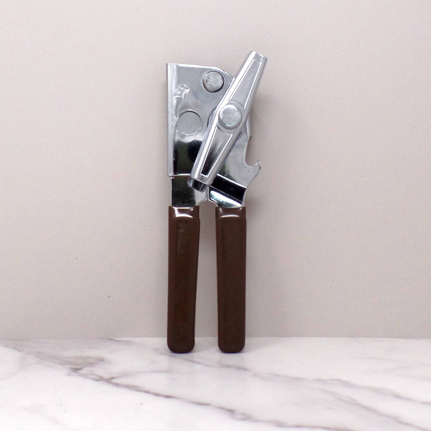 Vintage Swing-A-Way #407 Manual Can Opener with Brown Handles