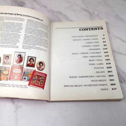 Vintage Betty Crocker's Cookbook, Paperback (1989)