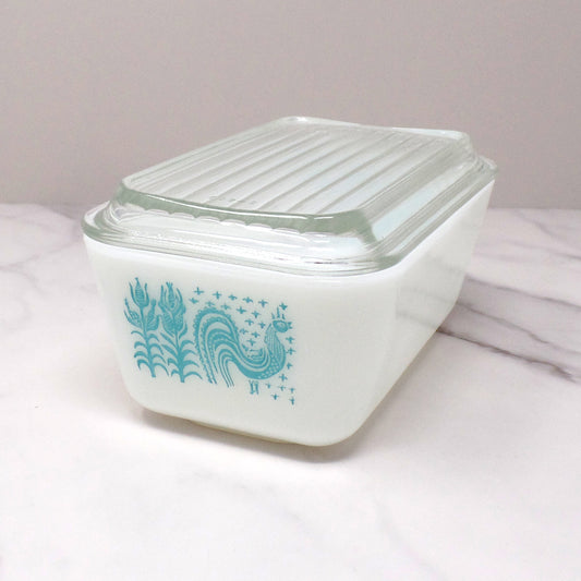Vintage Pyrex 1 1/2 Pint Refrigerator Dish (502) with Lid, Butterprint (1957-68)