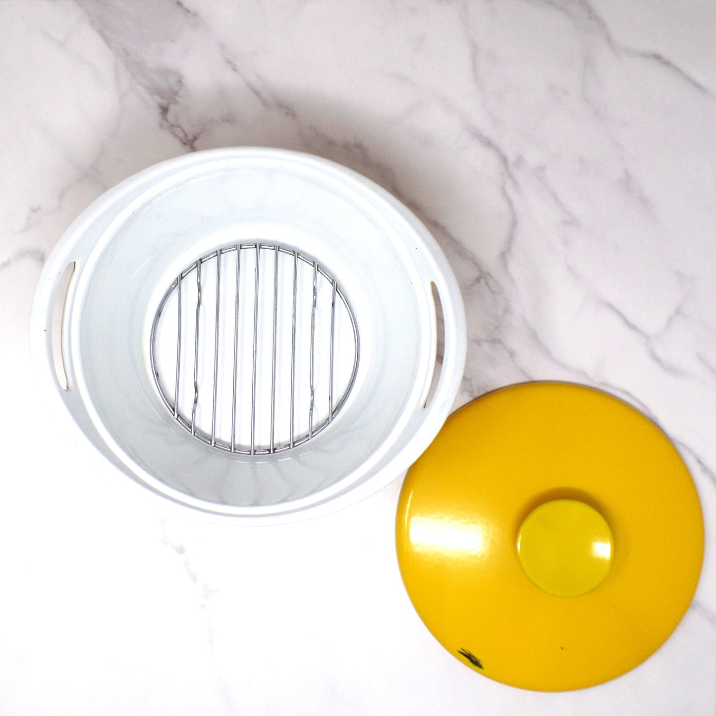 Vintage NACCO Denmark Enameled Cast Iron Dutch Oven with Rack and Lid, Yellow & White (1960s)