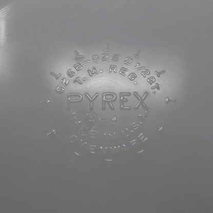 Vintage Pyrex 525B-035, 2 1/2 Qt Square Hostess Bowl, Red (1949-59)