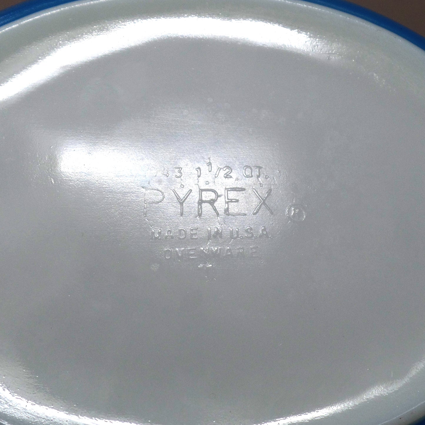 Vintage Pyrex 1 1/2 Qt Oval Casserole with Lid (Model 043), Snowflake Blue (1972-76)