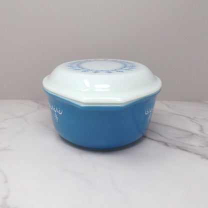 Vintage Pyrex 1 1/2 Qt Oval Casserole with Lid (Model 043), Snowflake Blue (1972-76)