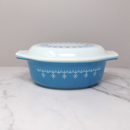 Vintage Pyrex 1 1/2 Qt Oval Casserole with Lid (Model 043), Snowflake Blue (1972-76)