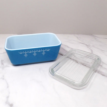 Vintage Pyrex Refrigerator Dish (1 1/2 Pint 502) with Lid - Snowflake Blue (1972-76)