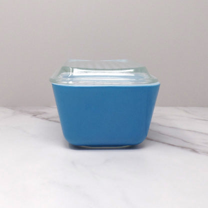 Vintage Pyrex Refrigerator Dish (1 1/2 Pint 502) with Lid - Snowflake Blue (1972-76)